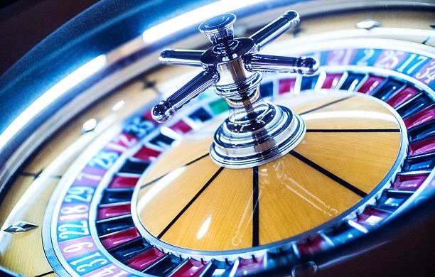 sasaktoto mobile app interface showing live dealer tables and sportsbook markets on Android and iOS